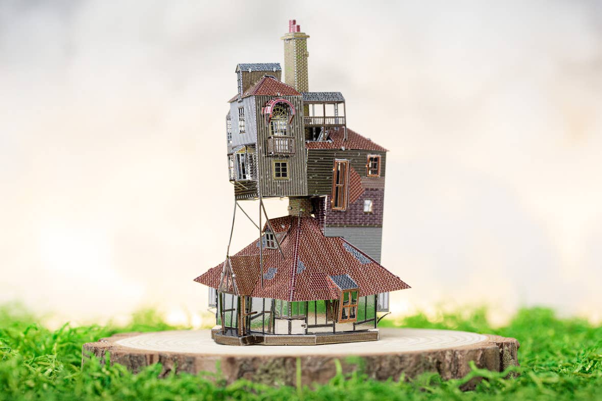 Harry Potter - The Burrow in Color Metal Earth DIY 3D Model Kit