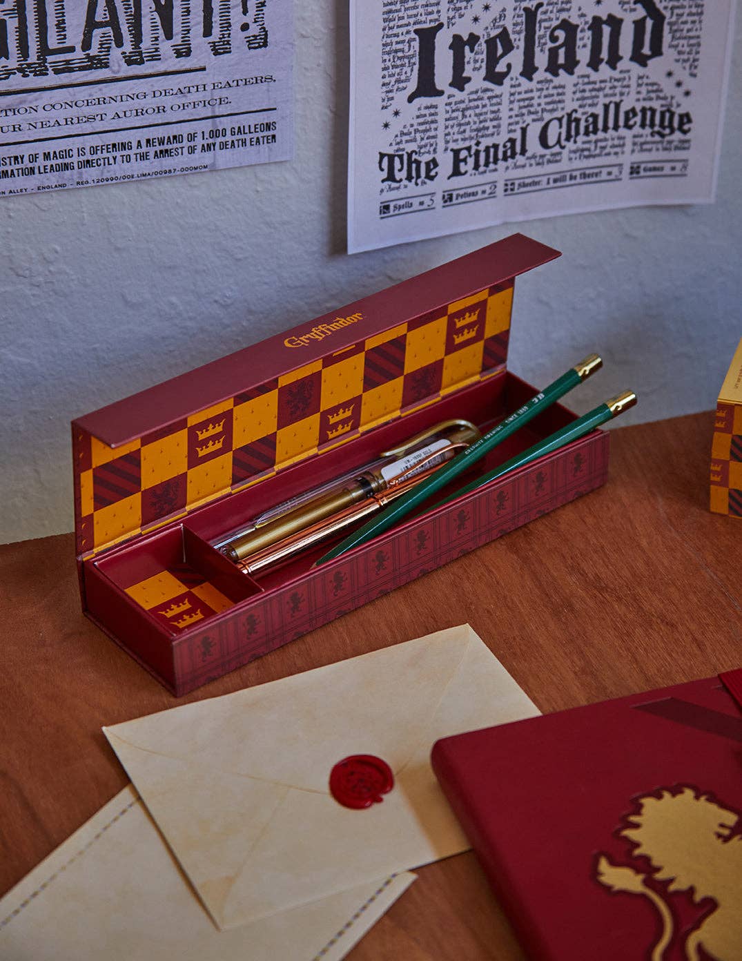 Harry Potter: Gryffindor Magnetic Pencil Box